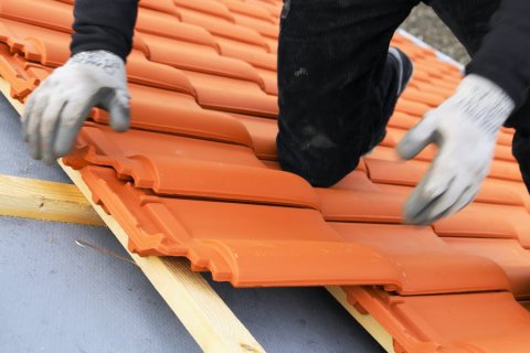 Pose et réalisation de toiture en tuile terre cuite à Valence