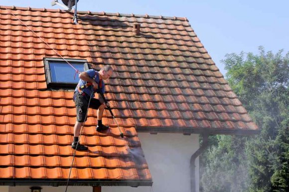 TOITURES DAUPHINOISES Valence - Nettoyage et réparation de toitures par un couvreur professionnel 