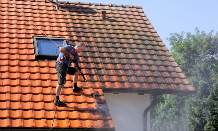 TOITURES DAUPHINOISES Valence - Nettoyage de toitures par un couvreur professionnel